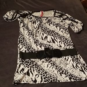 Sexy comfy fun night out shirt. Cut out shoulders